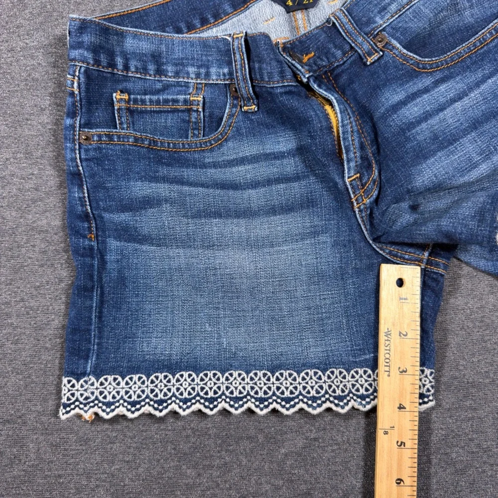 Lucky Brand Abbey Jean Shorts 4/27 Women Blue Denim Lace Trim Embroidered Boho